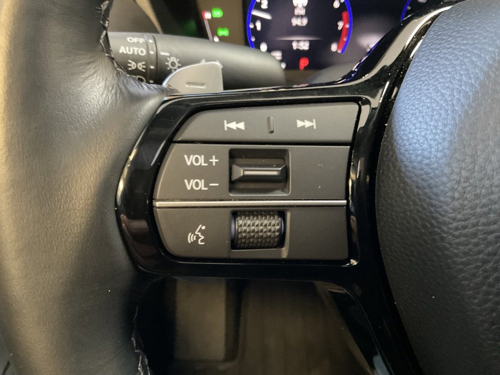 Certified 2025 Acura ADX Base image 13