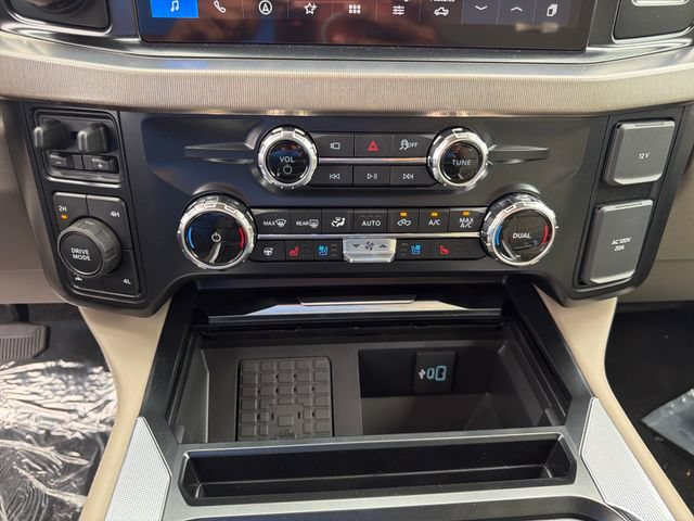 New 2026 Ford F350 Platinum w/ Platinum Plus Package AWD/4WD image 32
