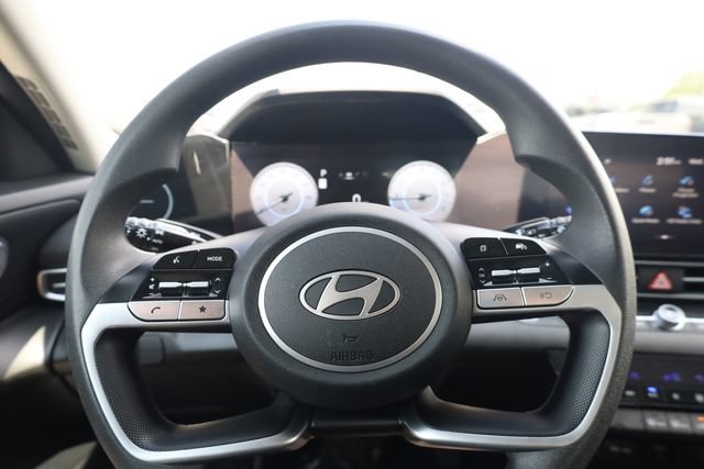 Used 2024 Hyundai Elantra SEL FWD image 17