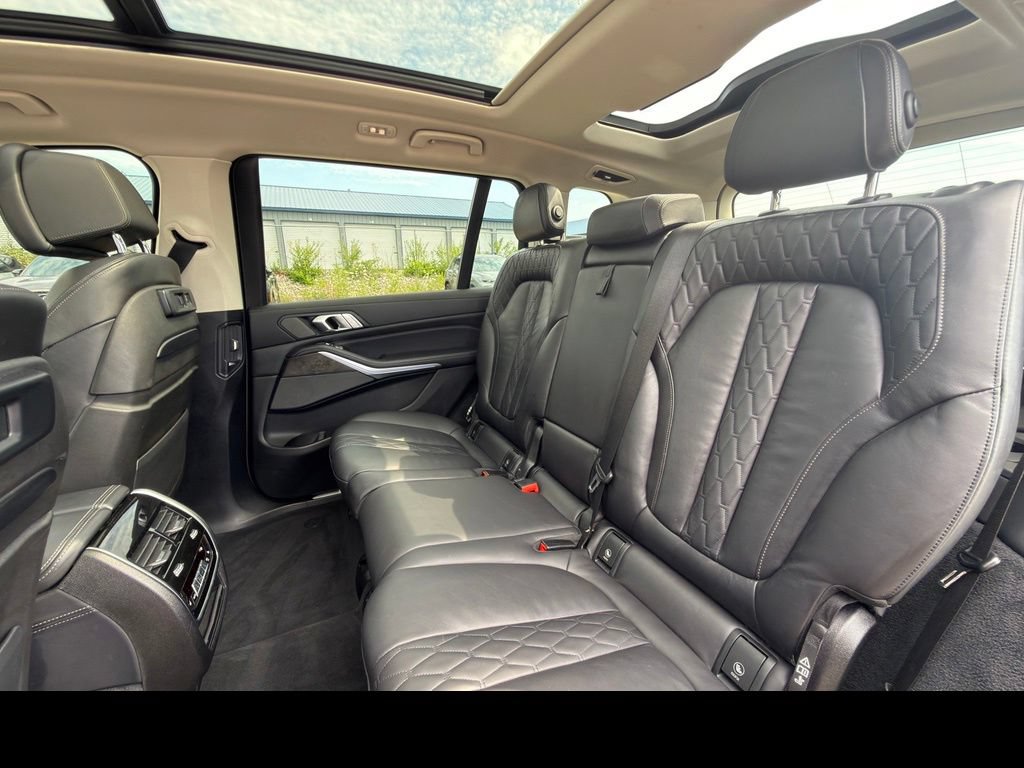 Used 2020 BMW X7 xDrive40i w/ Premium Package AWD/4WD image 15