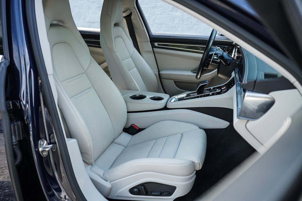 Used 2022 Porsche Panamera 4S w/ Premium Package image 24