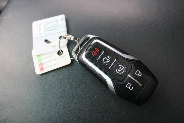 Used 2017 Ford Explorer Platinum image 36