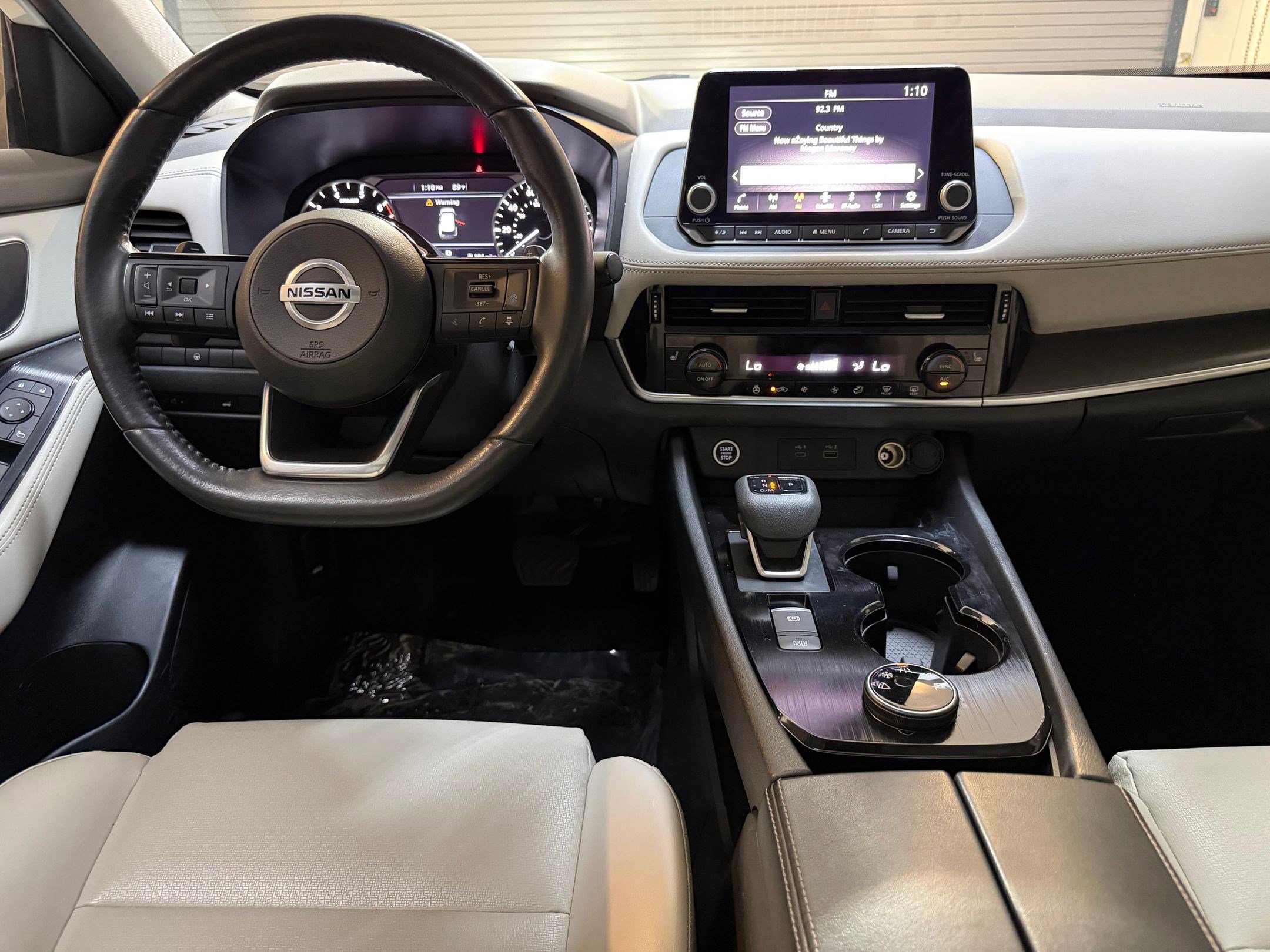 Used 2021 Nissan Rogue SV w/ Premium Package AWD/4WD image 4
