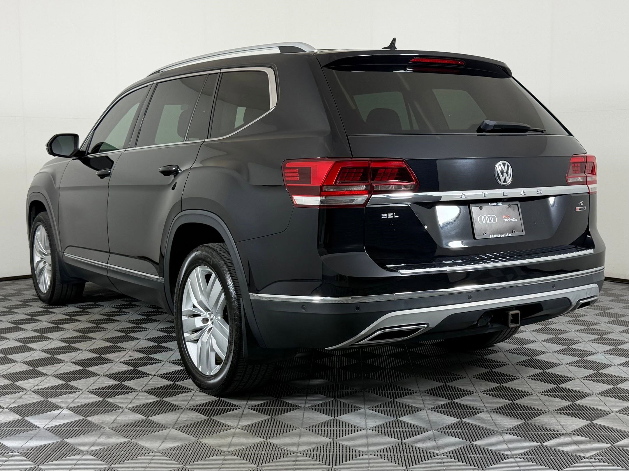 Used 2018 Volkswagen Atlas SEL Premium AWD/4WD image 3