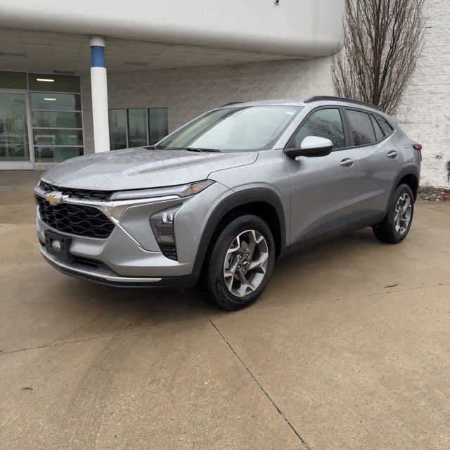 Used 2025 Chevrolet Trax LT w/ LT Convenience Package image 7