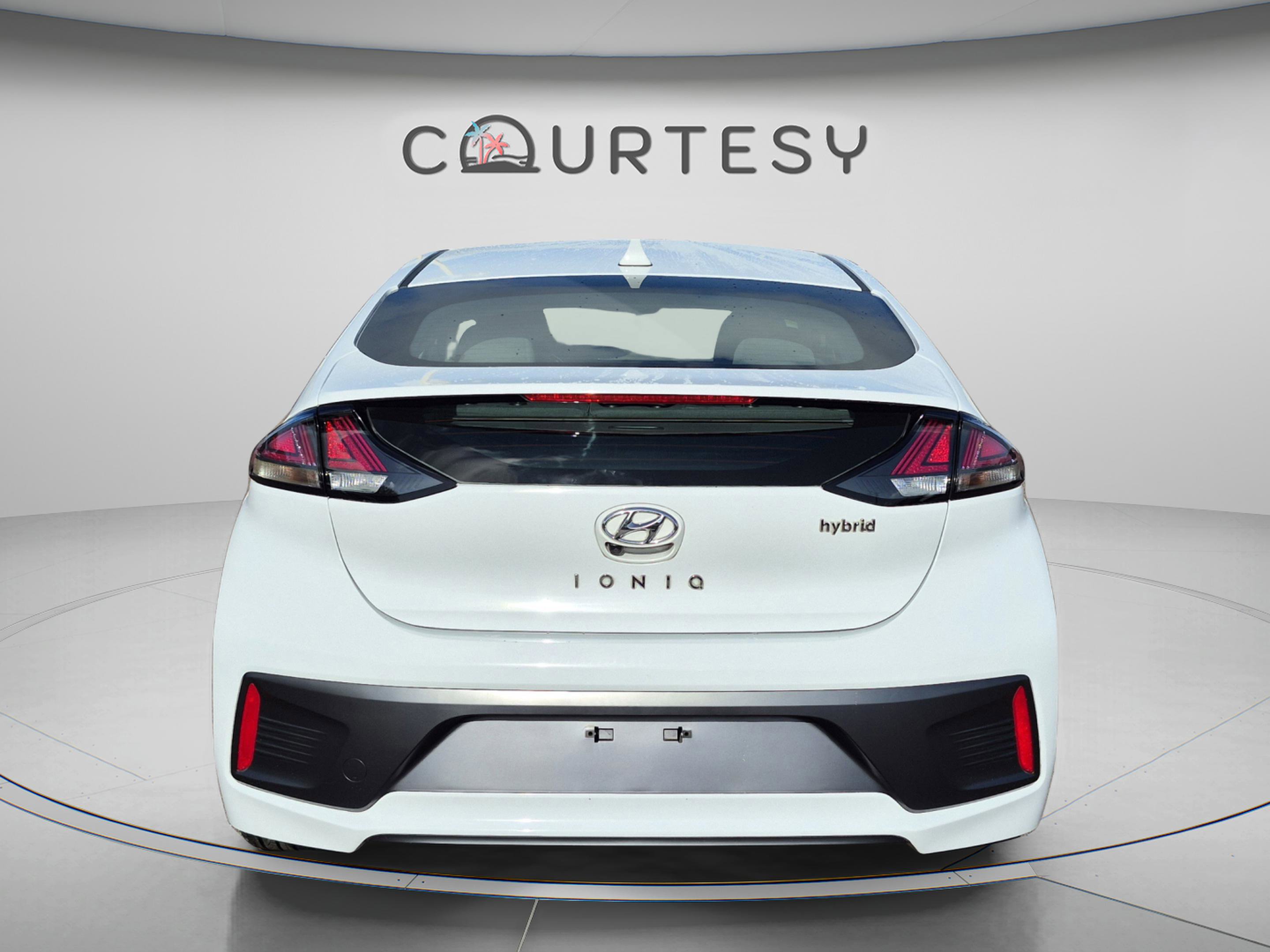 Used 2020 Hyundai Ioniq SEL FWD image 4
