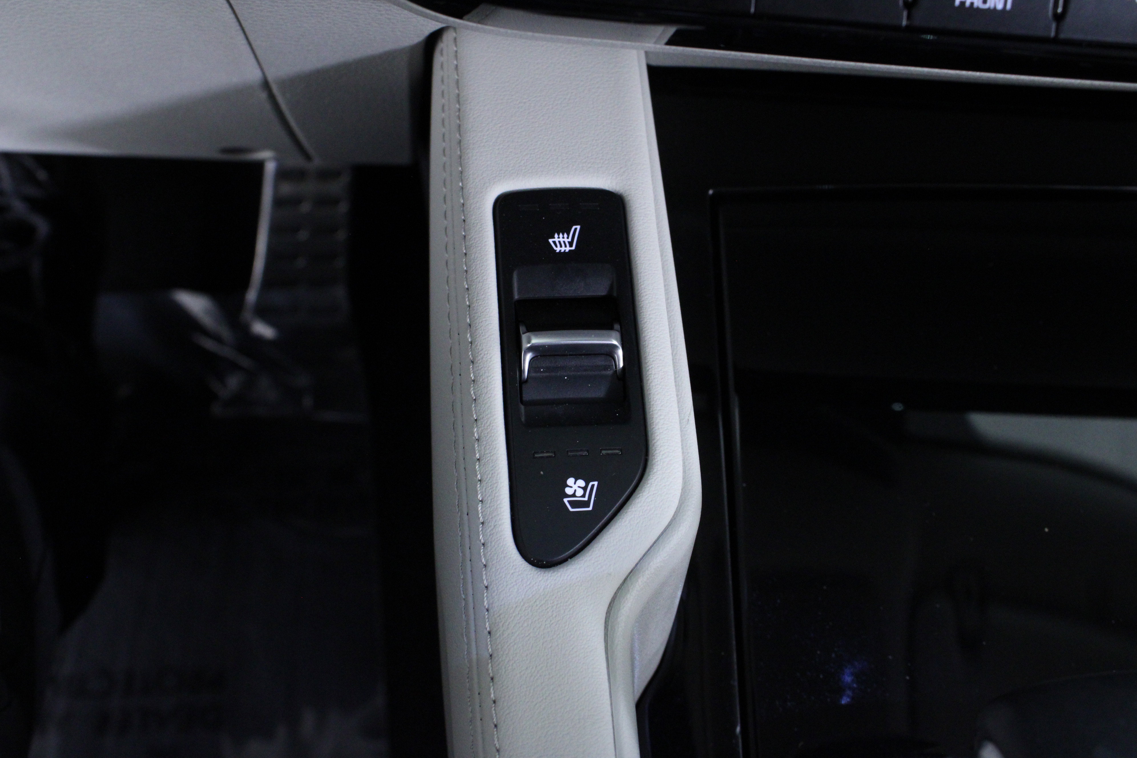 Used 2022 Kia Telluride SX w/ SX Prestige Package image 33