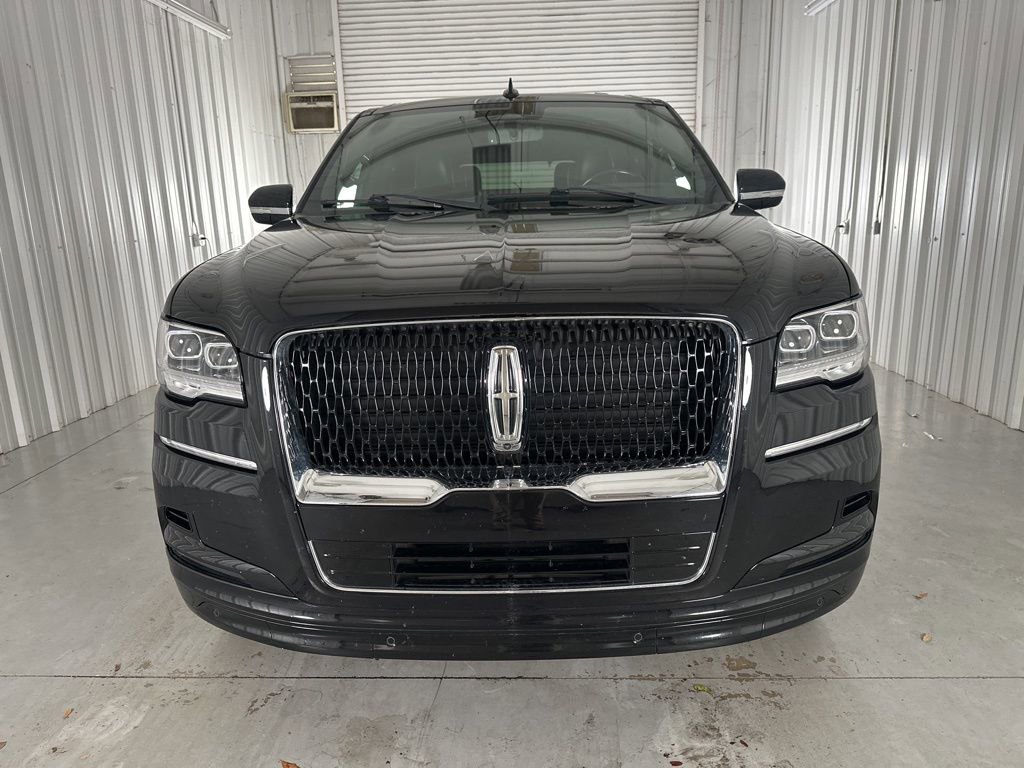 Used 2022 Lincoln Navigator Reserve image 2