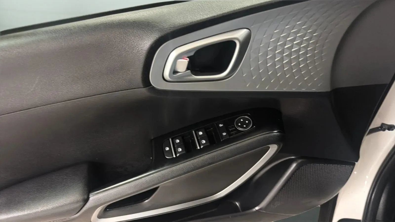 Used 2022 Kia Soul LX w/ Technology Package FWD image 16