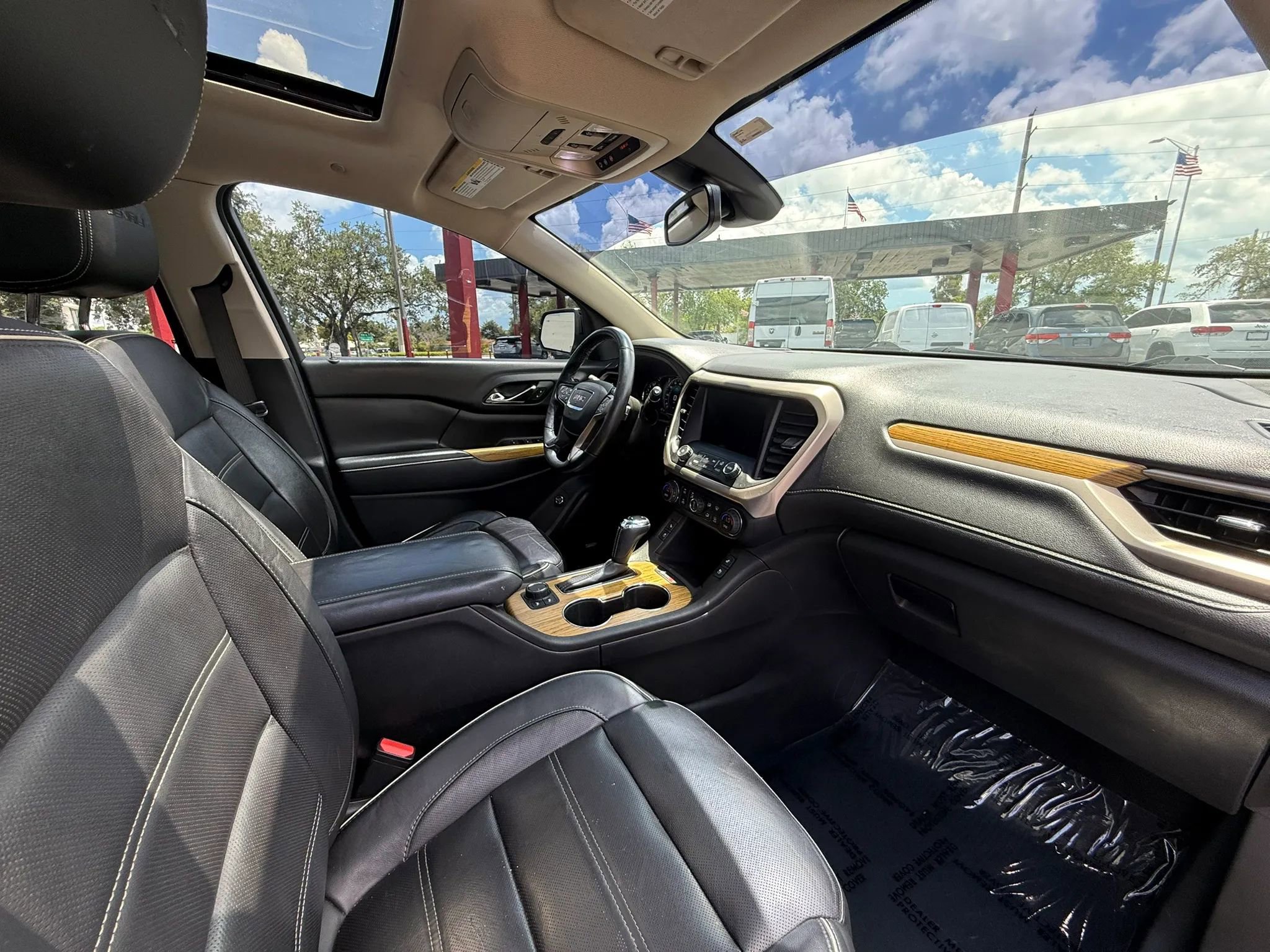 Used 2017 GMC Acadia Denali w/ Technology Package FWD image 32