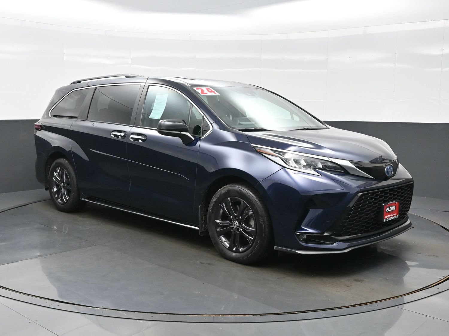 Used 2024 Toyota Sienna XSE AWD/4WD image 8