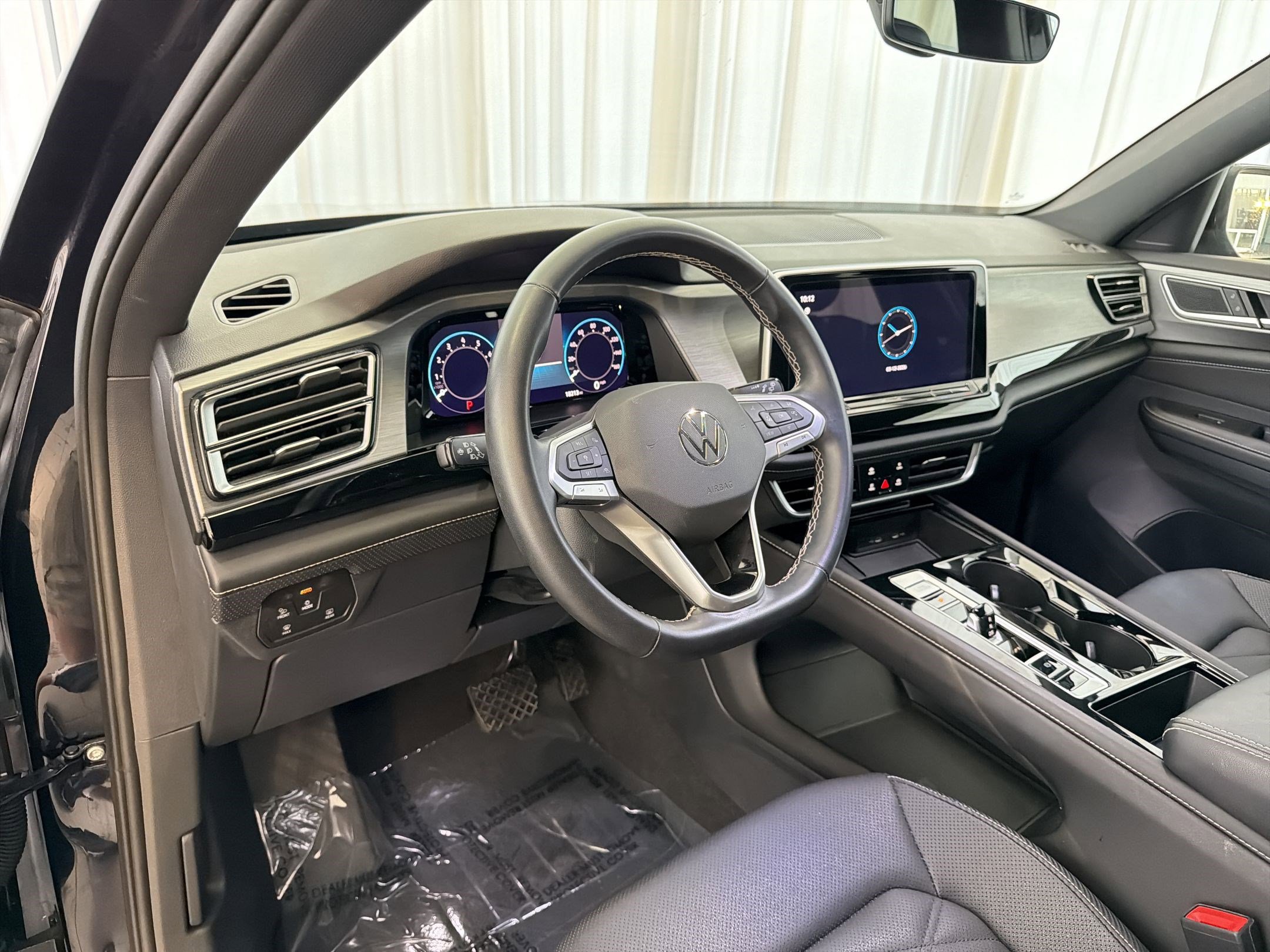 Used 2025 Volkswagen Atlas Cross Sport SE FWD image 4