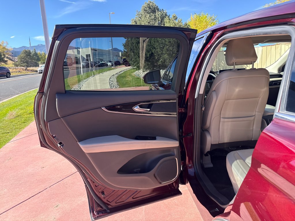 Used 2022 Lincoln Nautilus AWD w/ Premium Package image 19