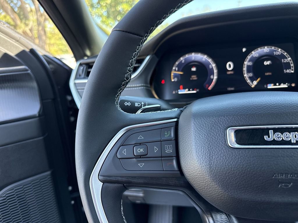 New 2025 Jeep Grand Cherokee Altitude image 14
