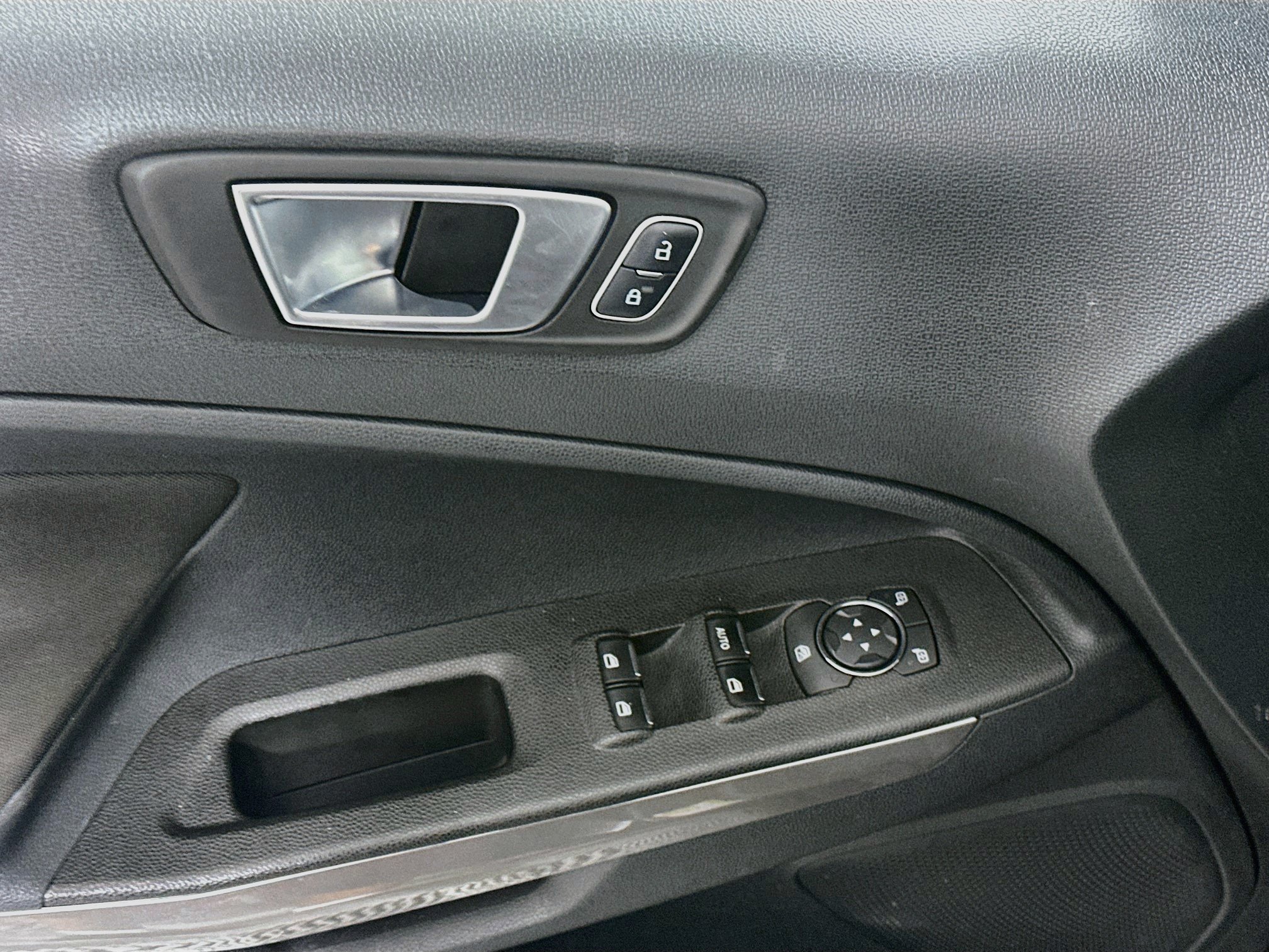 Used 2018 Ford EcoSport SE w/ SE Convenience Package FWD image 15