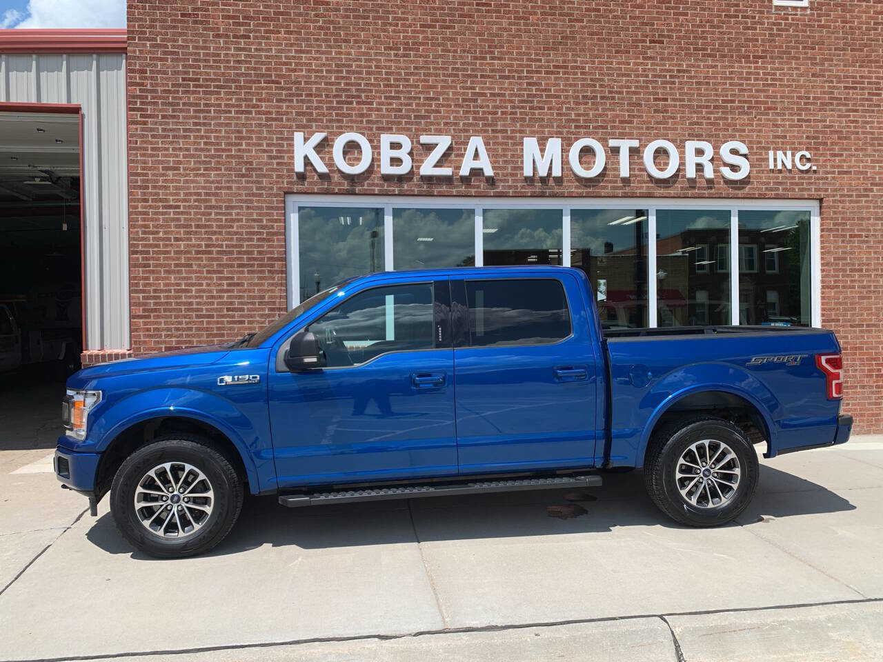 Used 2018 Ford F150 XLT image 3
