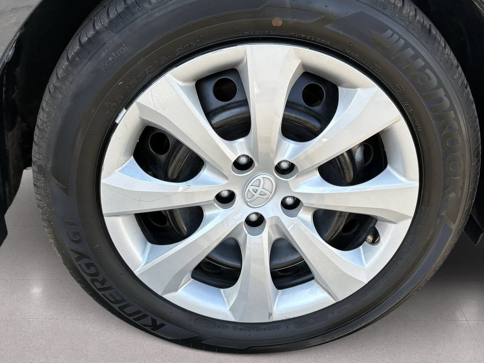 Used 2025 Toyota Corolla LE FWD image 11