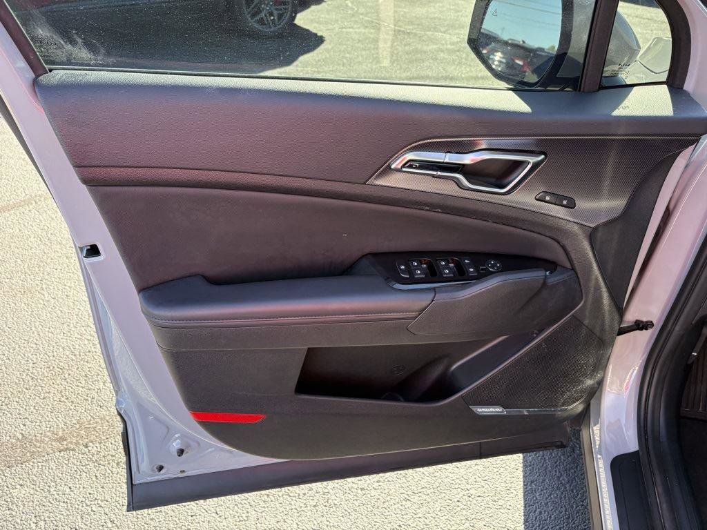Used 2024 Kia Sportage SX image 3