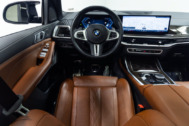 Certified 2024 BMW X7 M60i AWD/4WD image 3