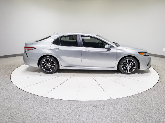 Used 2019 Toyota Camry SE FWD image 5