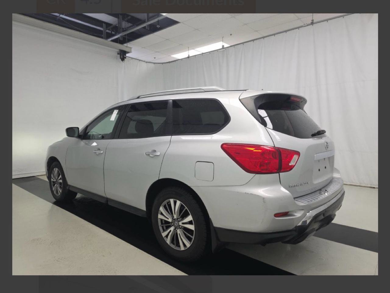 Used 2018 Nissan Pathfinder S FWD image 3