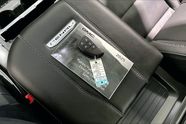 Used 2025 GMC Yukon Denali w/ Sun & Power Step Package image 35