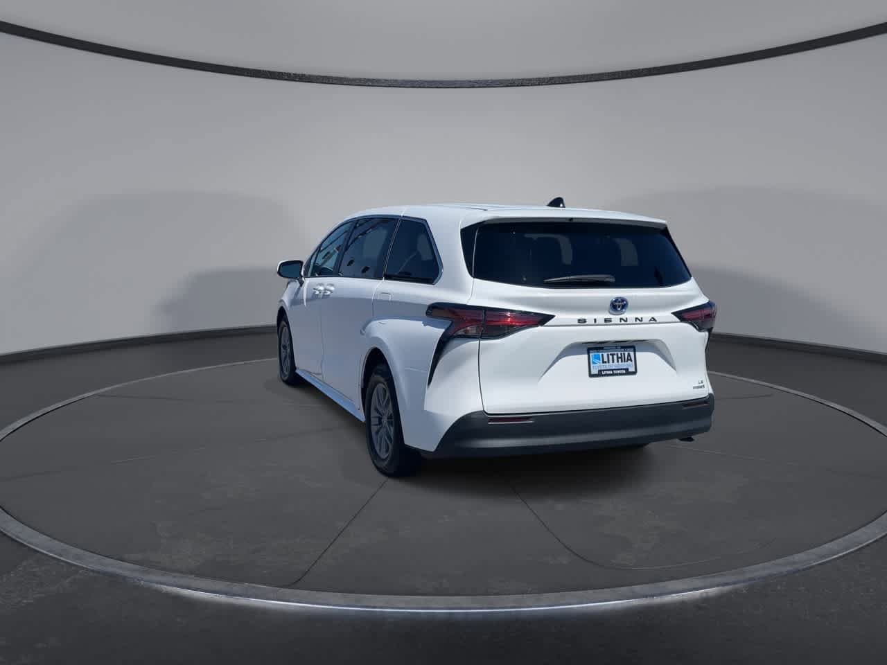 Certified 2022 Toyota Sienna LE FWD image 8