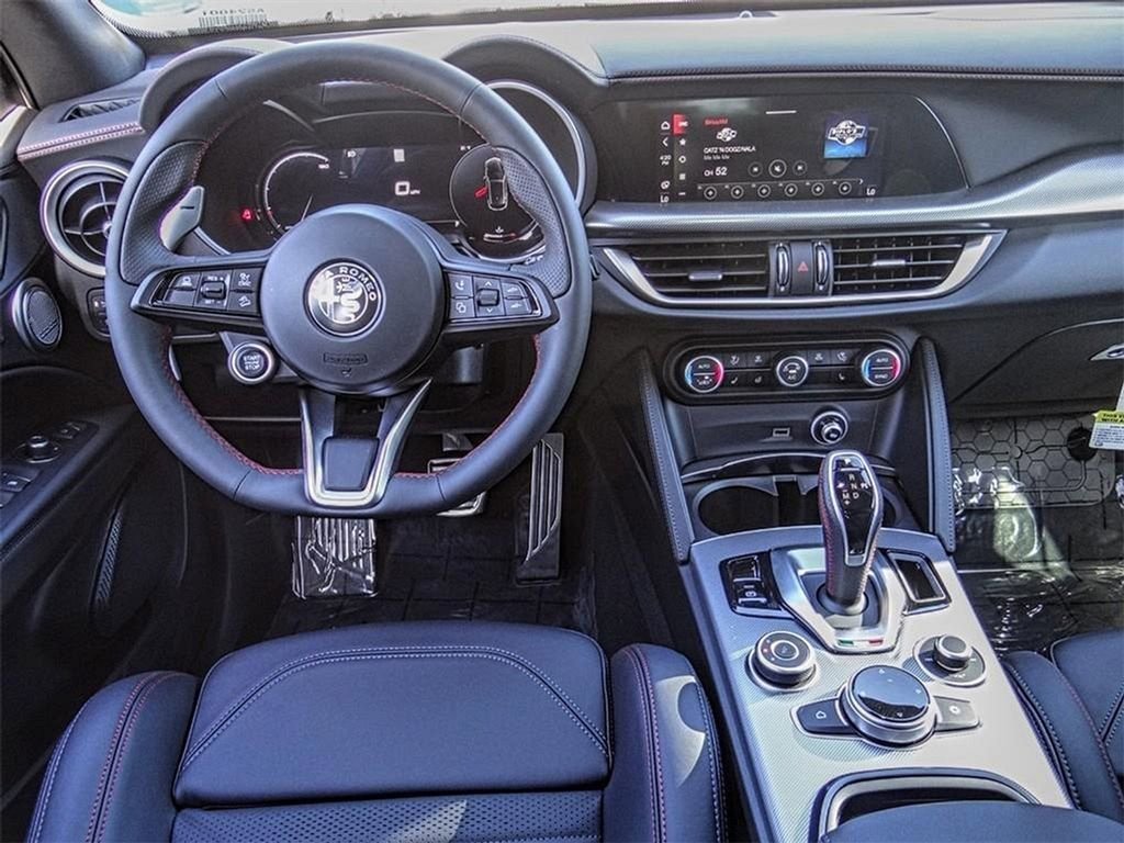 New 2024 Alfa Romeo Stelvio Ti image 5