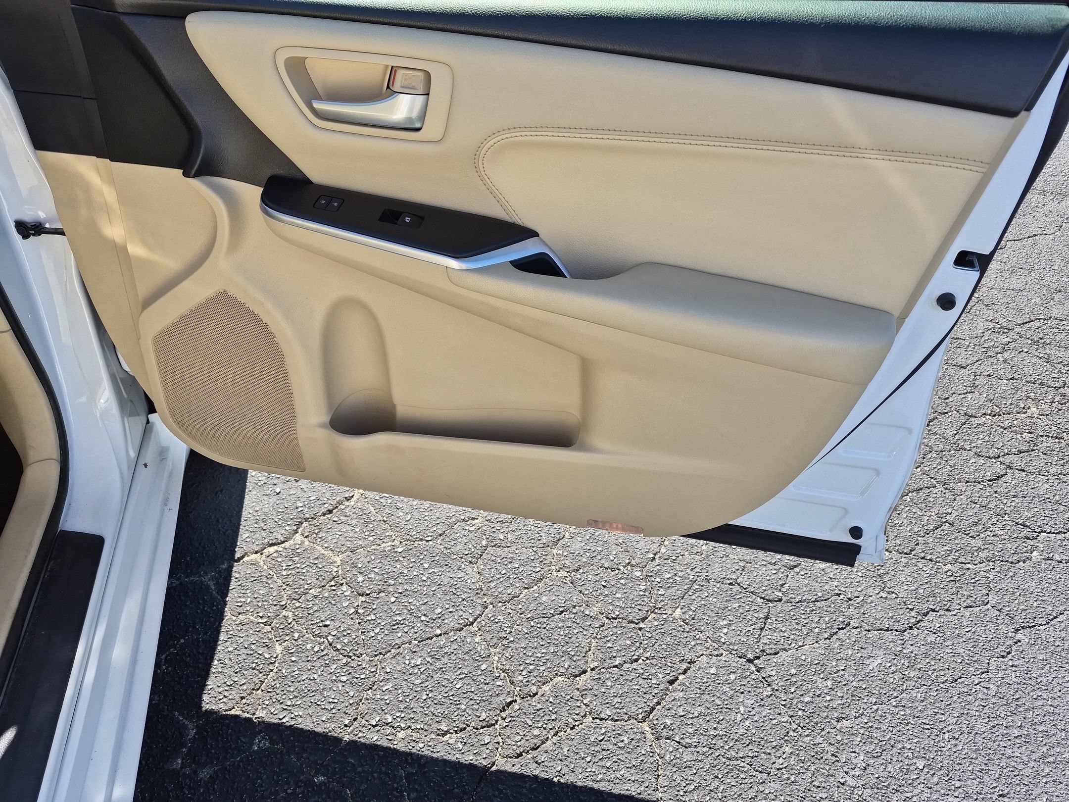 Used 2017 Toyota Camry XLE FWD image 33