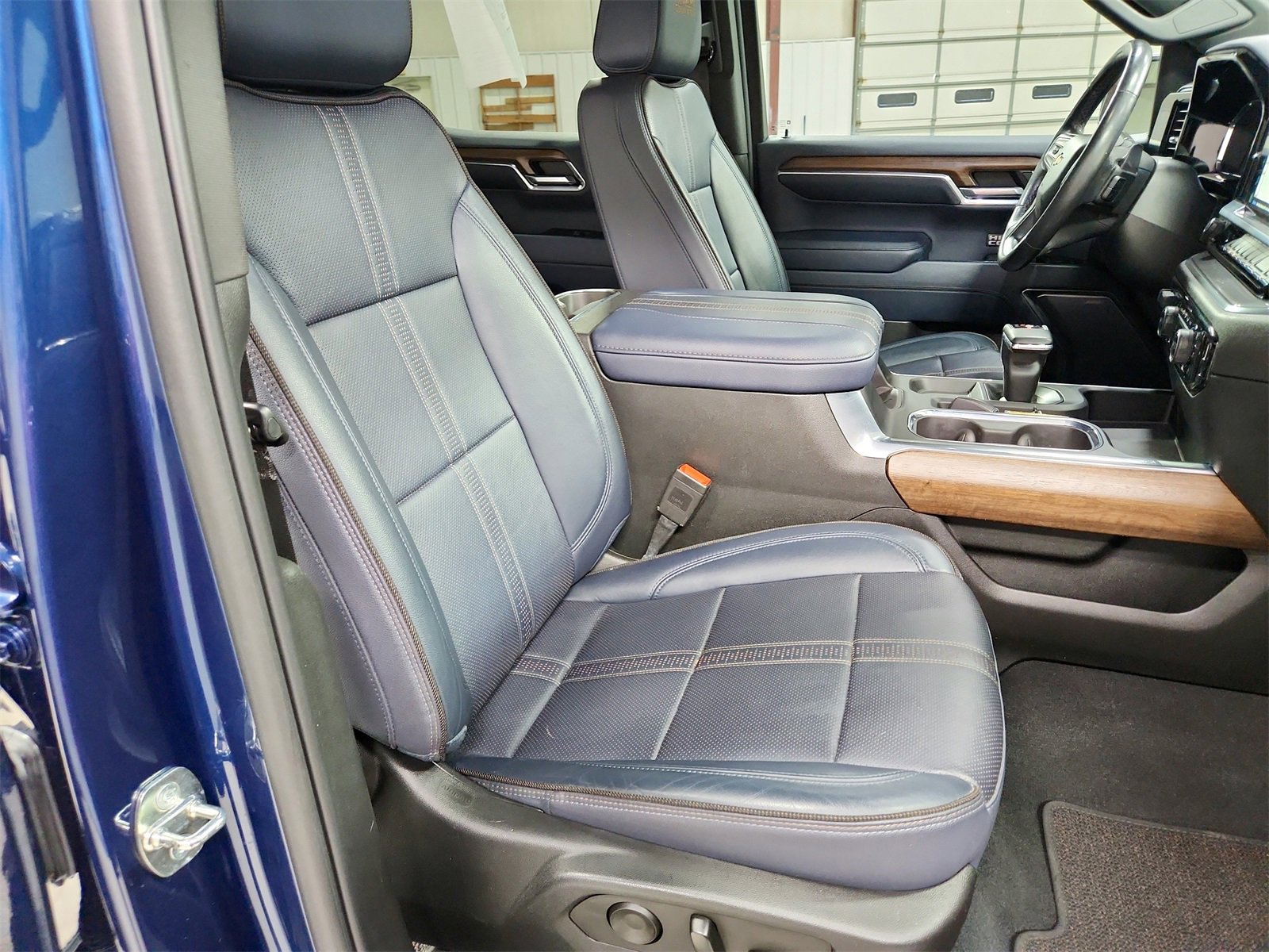 Used 2023 Chevrolet Silverado 1500 High Country w/ Technology Package image 40