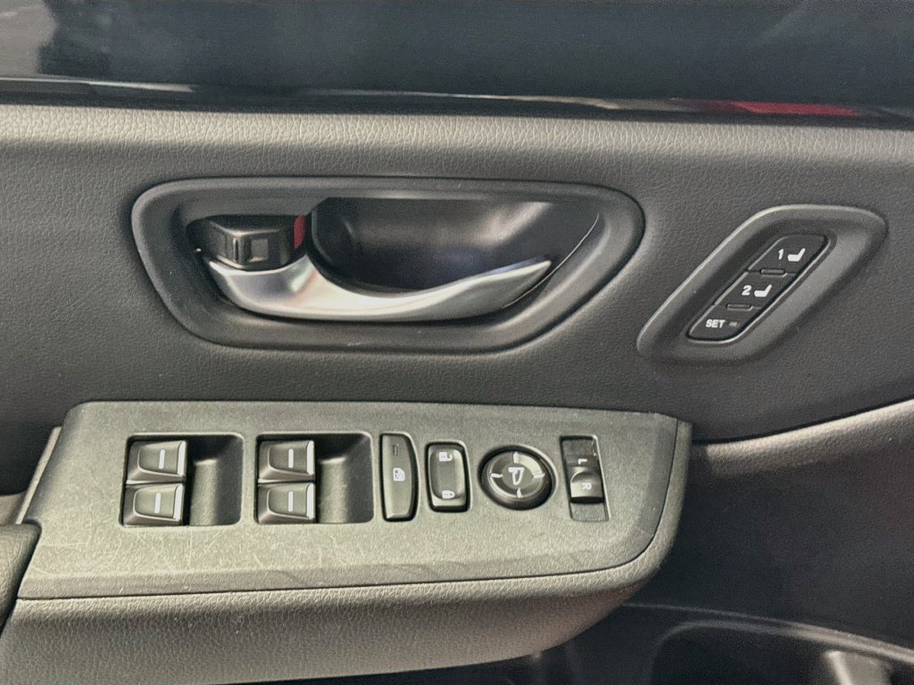 Used 2025 Honda Pilot Touring image 20