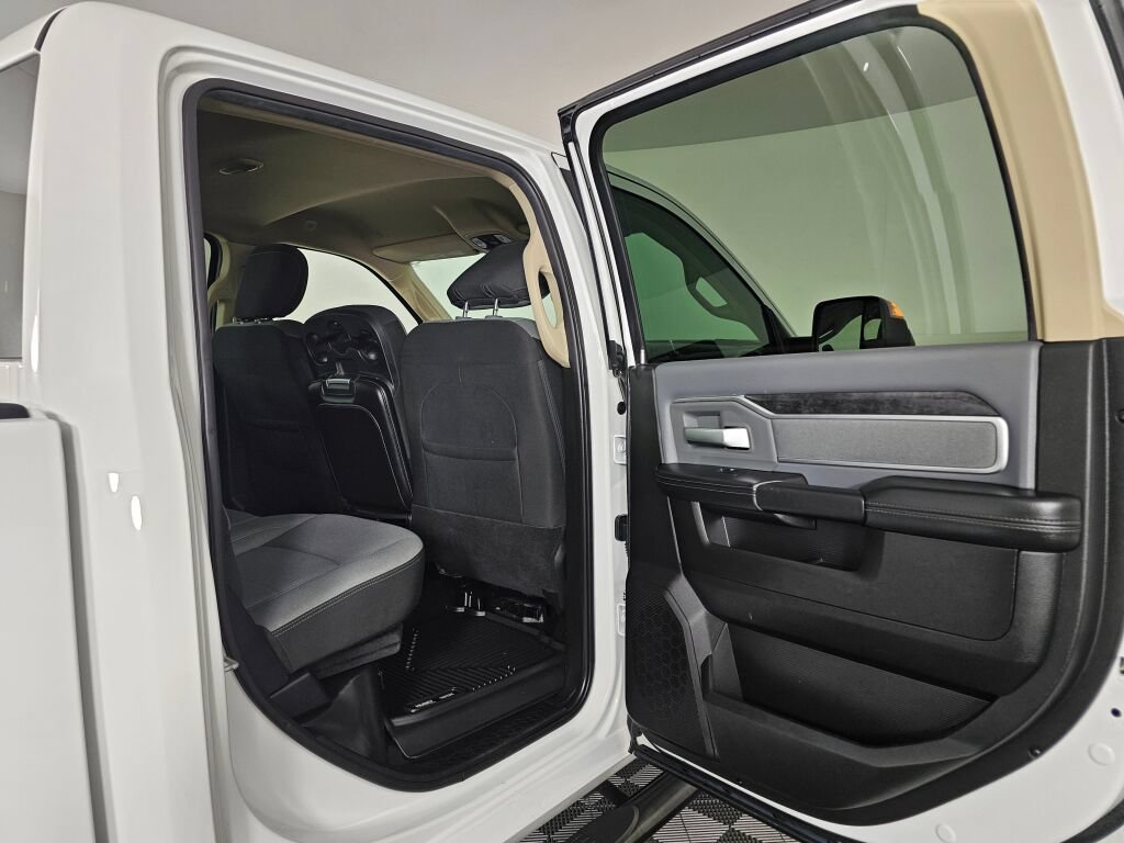 Used 2019 RAM 3500 Big Horn w/ Protection Group AWD/4WD image 33