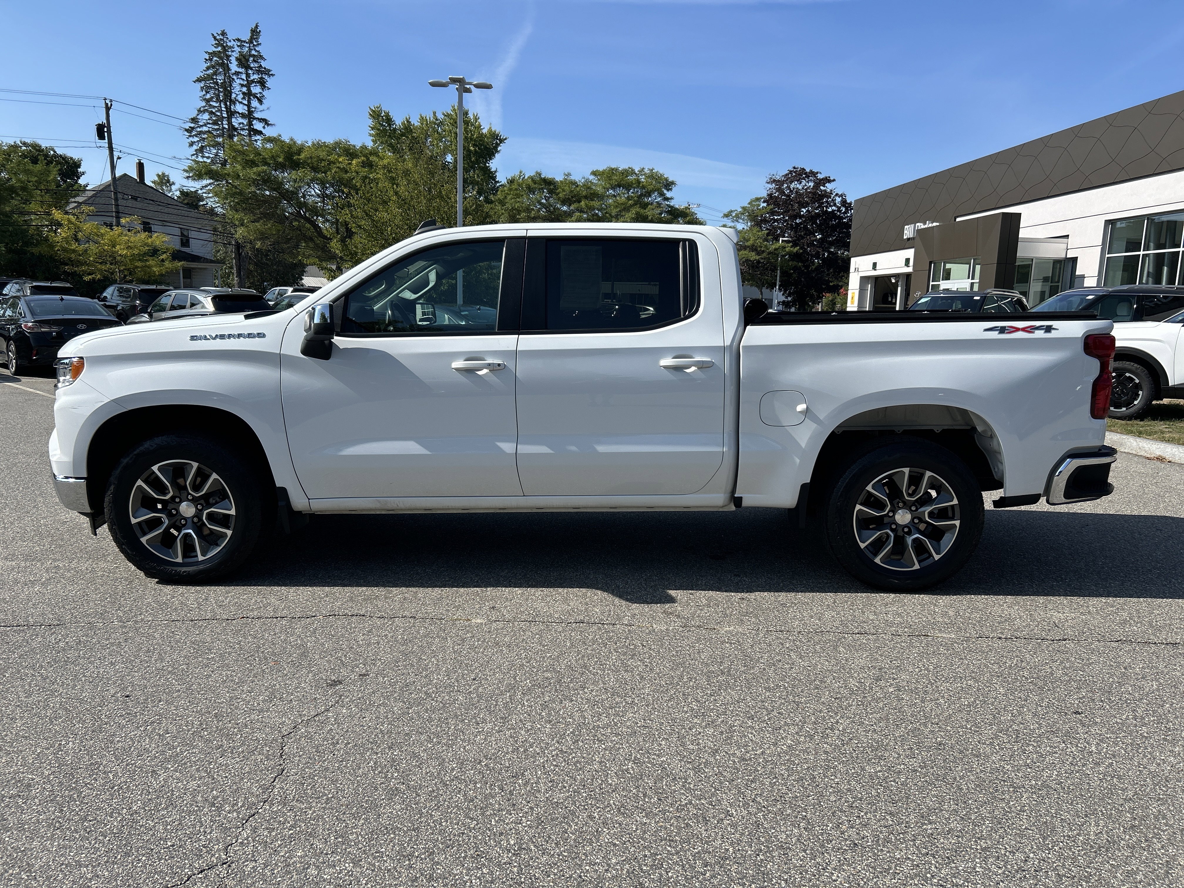 Used 2022 Chevrolet Silverado 1500 LT image 8