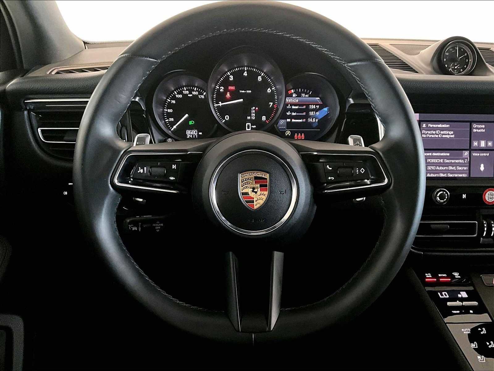 Used 2025 Porsche Macan image 18