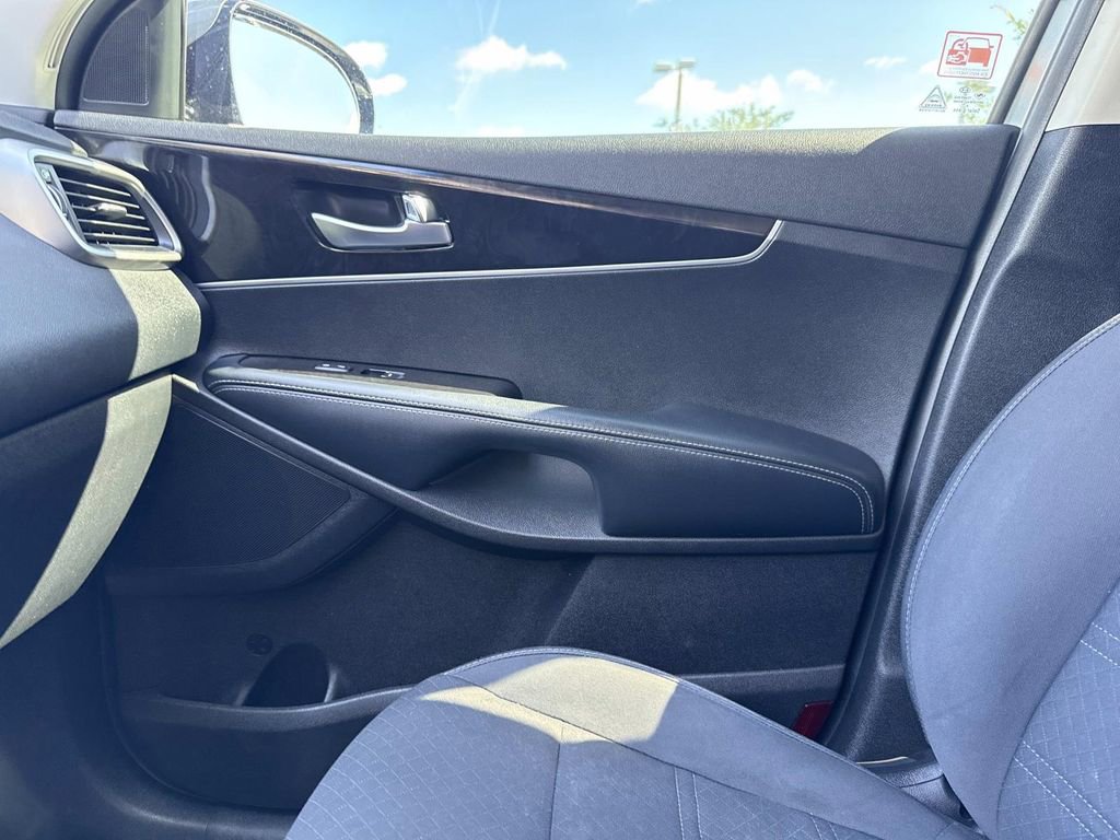 Used 2017 Kia Sorento L FWD image 27