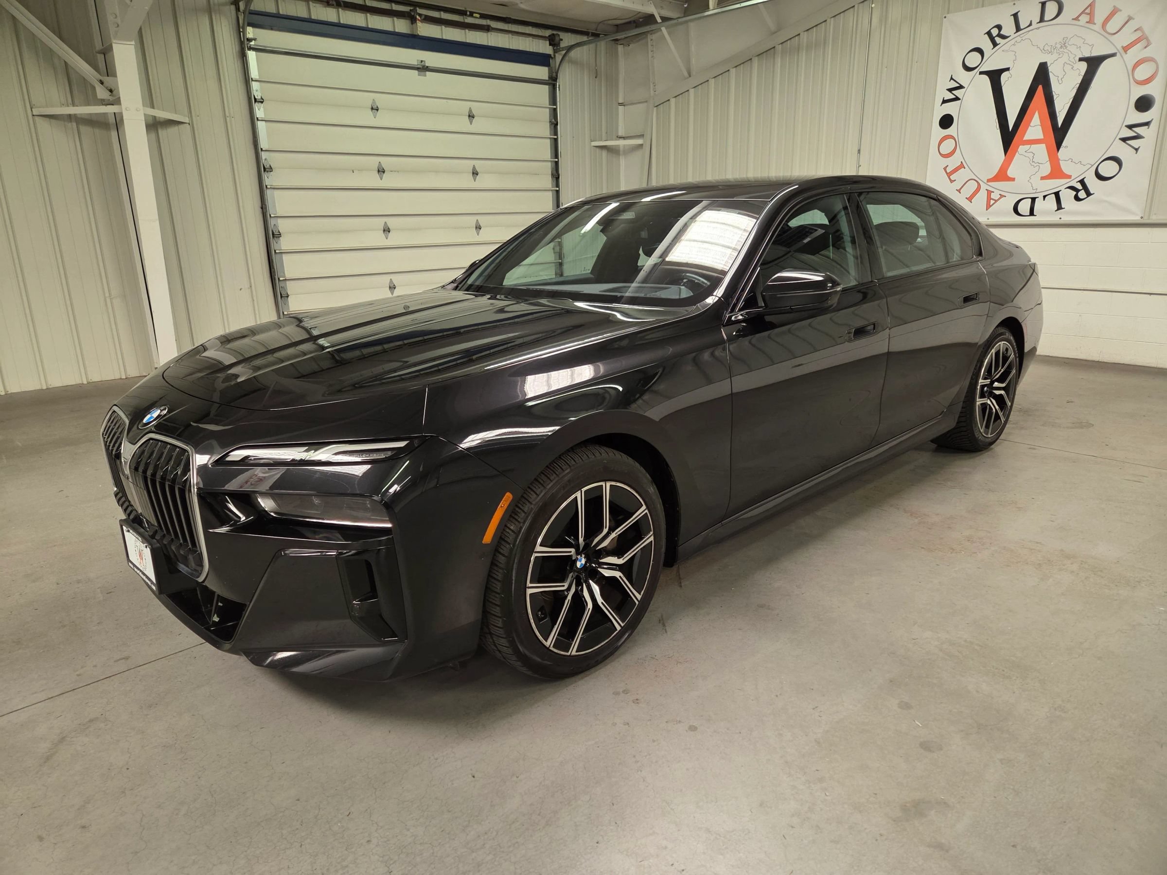 Used 2024 BMW 740i xDrive AWD/4WD image 2