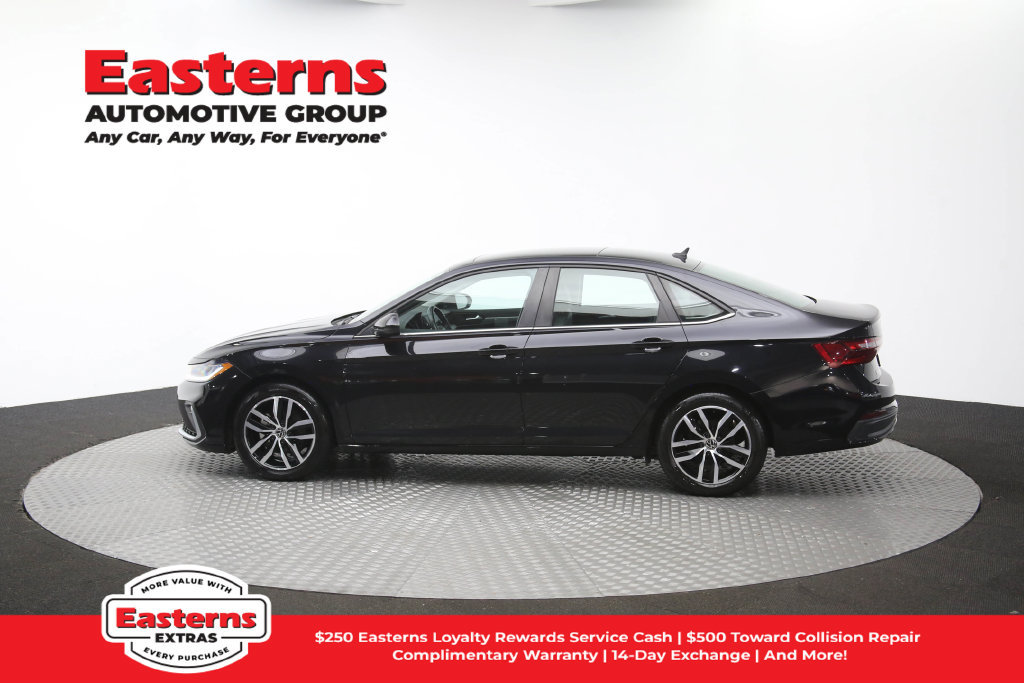 Used 2025 Volkswagen Jetta SE FWD image 61