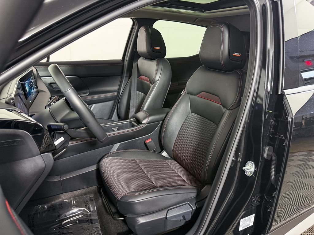 Certified 2025 Nissan Kicks SR w/ SR Premium Package AWD/4WD image 17