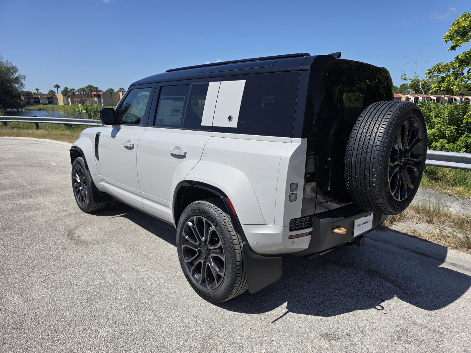 New 2026 Land Rover Defender 110 OCTA AWD/4WD image 2