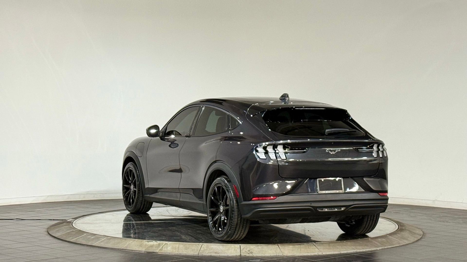 Used 2022 Ford Mustang Mach-E Select image 7