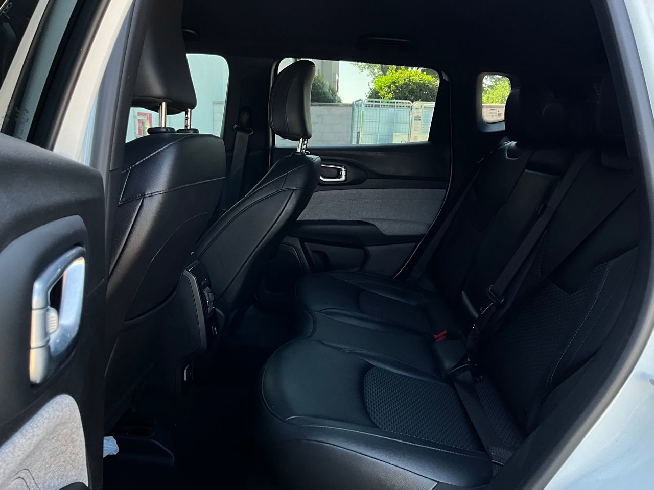 Used 2025 Jeep Compass Latitude image 11