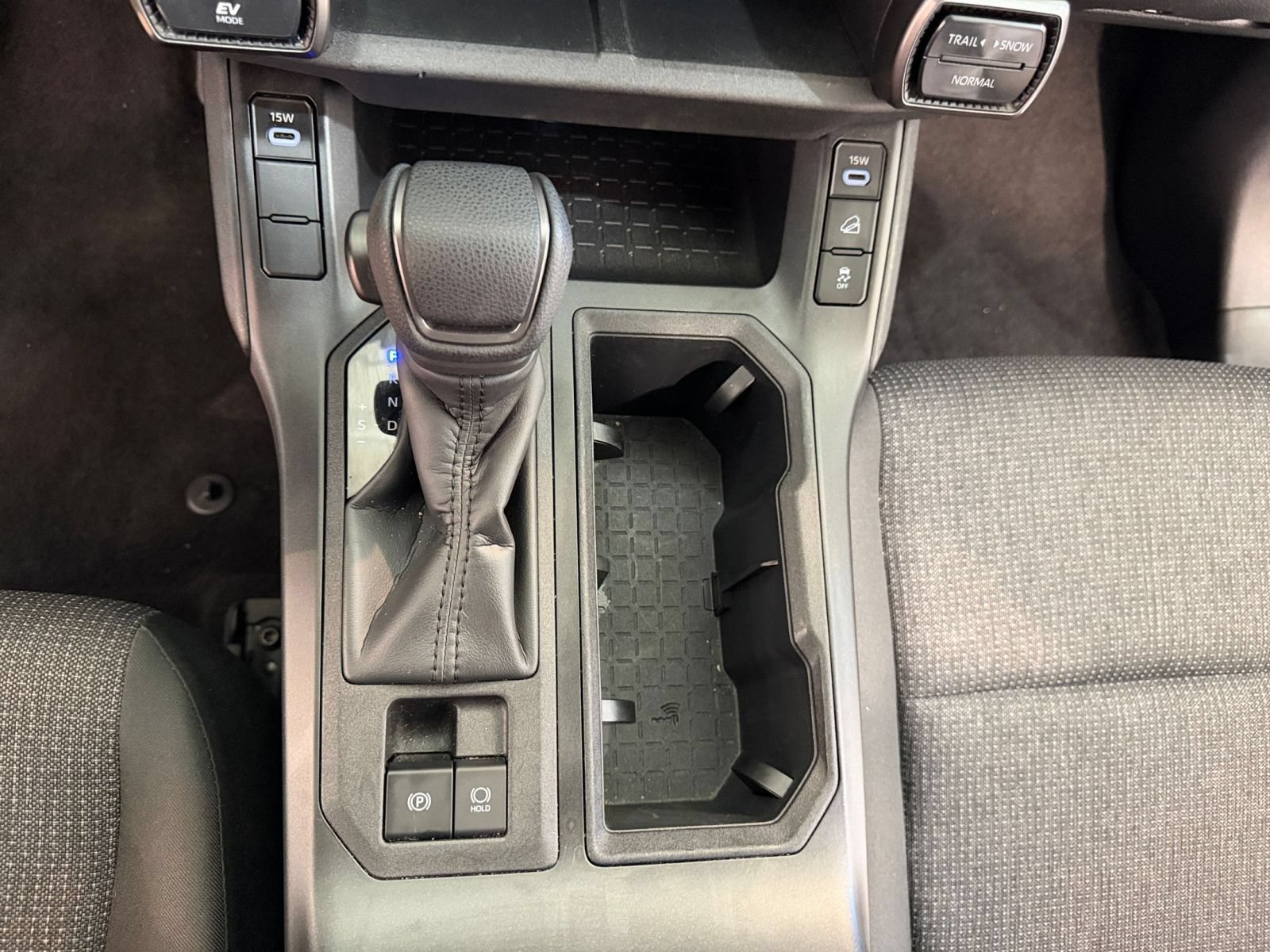 Used 2026 Toyota RAV4 LE AWD/4WD image 40