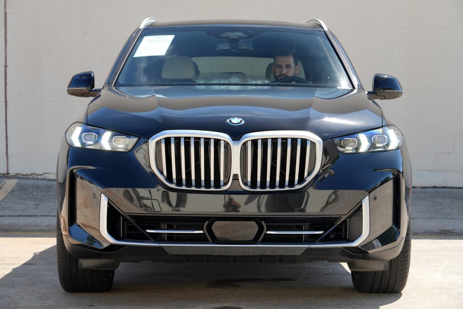 Used 2024 BMW X5 xDrive50e w/ Premium Package AWD/4WD image 6