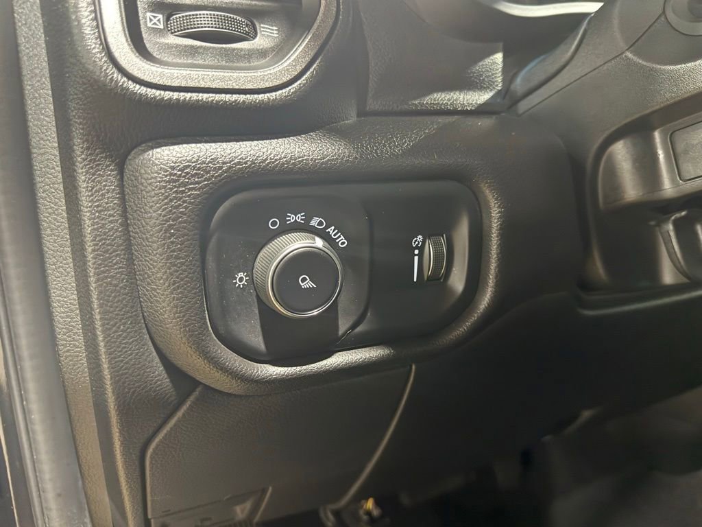 Used 2024 RAM 3500 Tradesman w/ Chrome Appearance Group AWD/4WD image 29