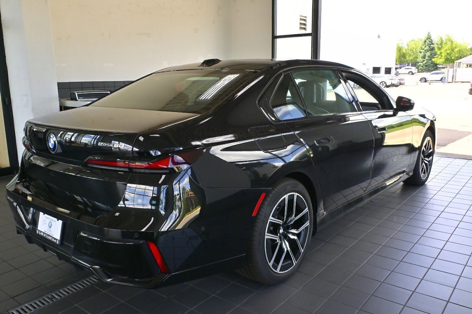 Used 2024 BMW i7 eDrive50 w/ M Sport Package image 2