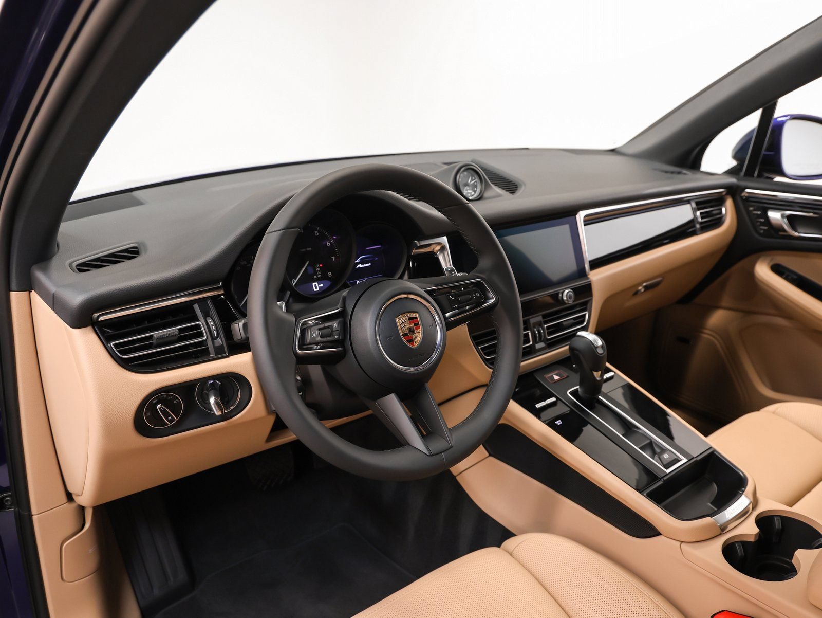 Certified 2026 Porsche Macan AWD/4WD image 4