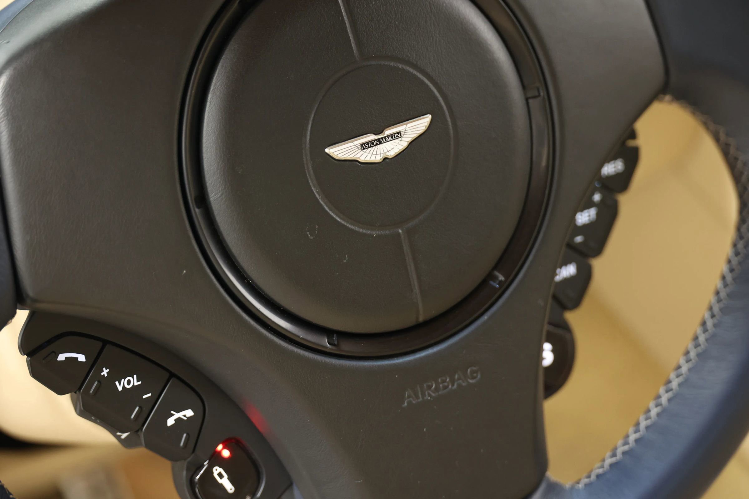 Used 2016 Aston Martin Vanquish Volante image 23