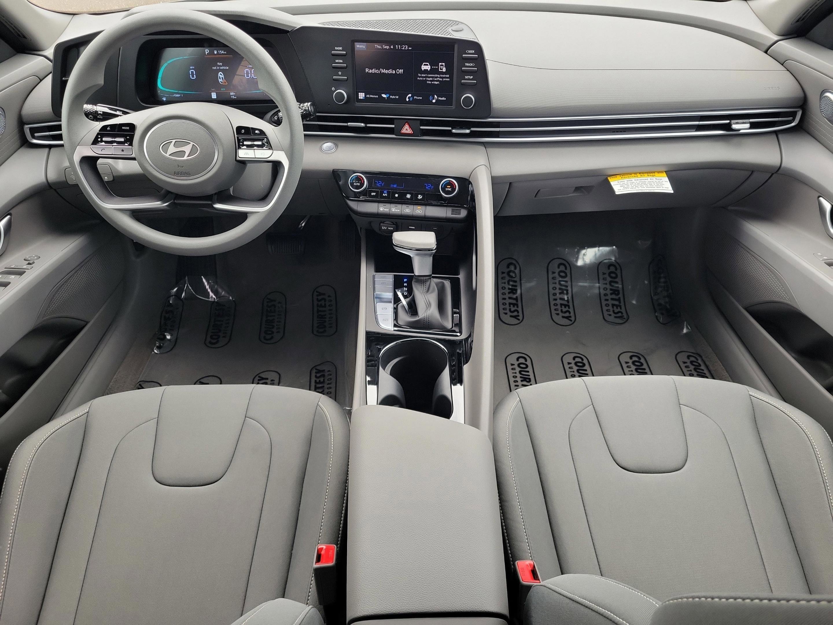 New 2025 Hyundai Elantra Blue image 10