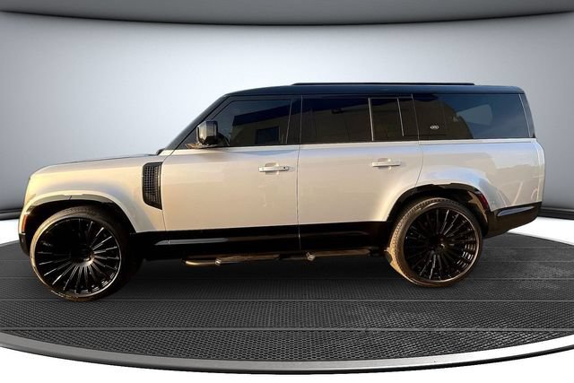 Used 2023 Land Rover Defender 130 X-Dynamic SE AWD/4WD image 8