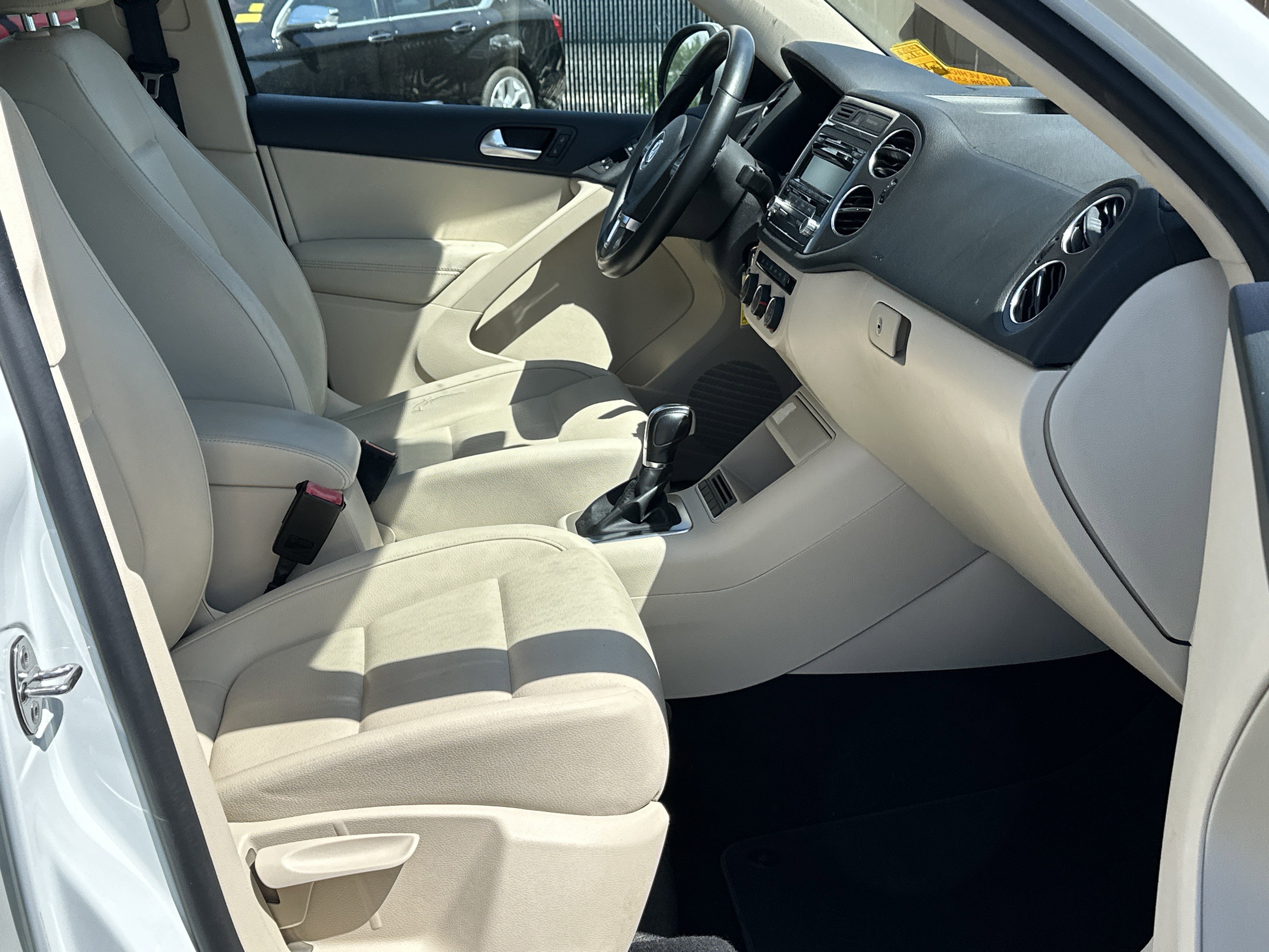 Used 2014 Volkswagen Tiguan S image 12